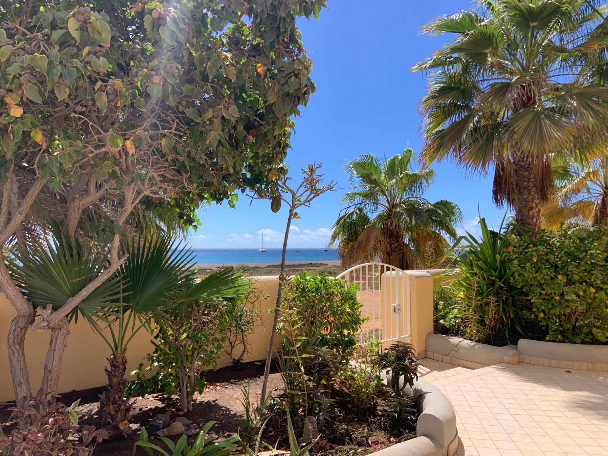 Lovely Beach Front Apartment In Santa Maria Eksteriør billede